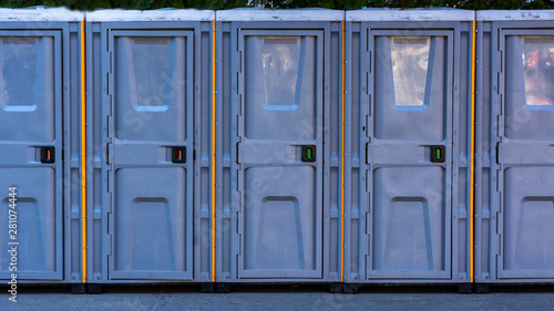 Fényképezés toilet bio cubicles blue outside close up