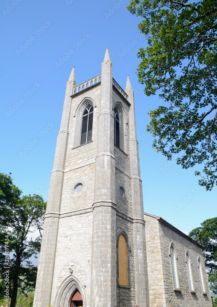 St. Columba’s church e village of Drumcliff, near Sligo, Ireland. Famous Irish writer and poet Yeats is buried in the church yard.