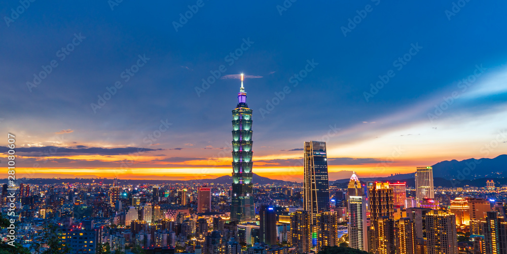 Fototapeta premium Taipei city view in night