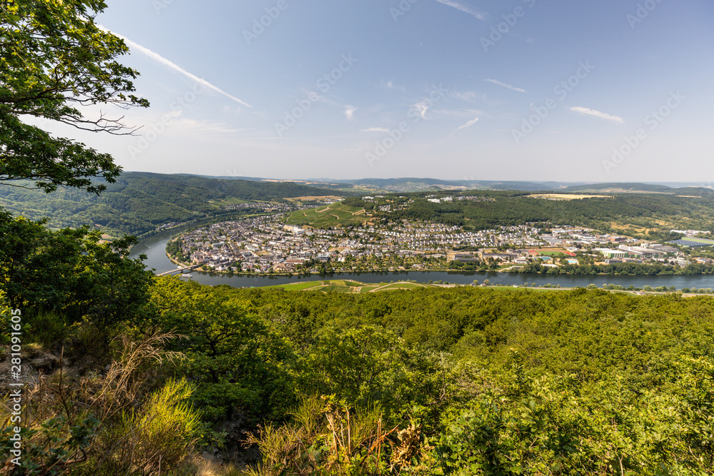 Panoramablick auf das Moseltal vom Aussichtspunkt Maria Zill bei Bernkastel-Kues