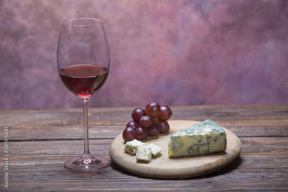 Red wine and fresh cheese