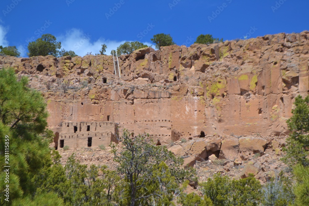Fototapeta premium Ancient Cliff Dwellings of the American Southwest