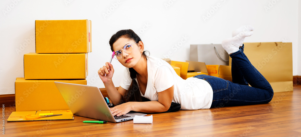 Banner Web Design of Selling online ideas concept, Women selling online start up small business owner working at home office Banner Web Design of Selling online ideas concept, Women selling online start up small business owner working at home office
