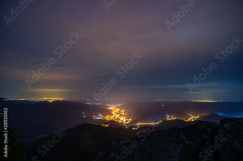 Obraz na płótnie Night town among the mountains w salonie