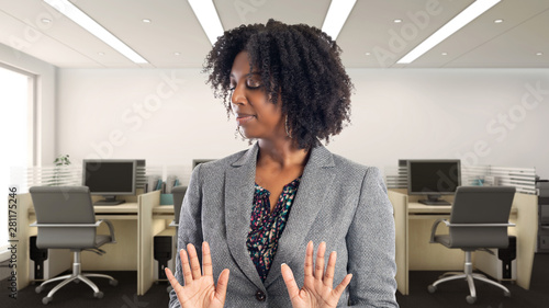 Tablou pe pânză Black African American businesswoman in an office looking disgusted