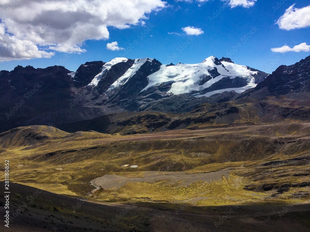 Camino valle rojo Perú