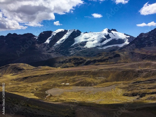 Camino valle rojo Perú