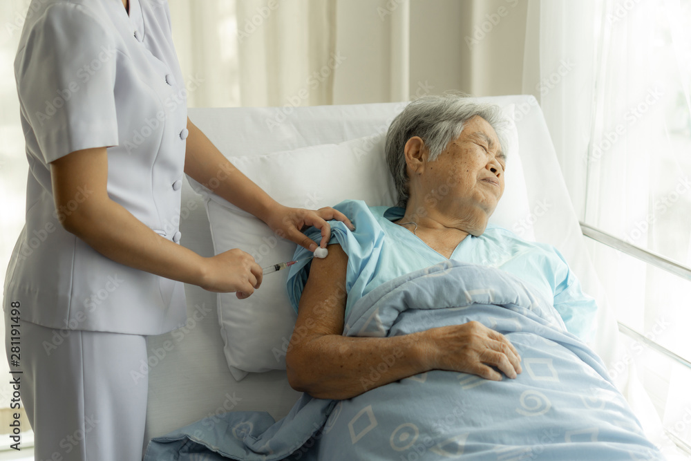 Hand's nurse holding pill for injecting to elderly female Patients lying on bed with smiling, copy space, healty and medical concept Hand's nurse holding pill for injecting to elderly female Patients lying on bed with smiling, copy space, healty and medical concept
