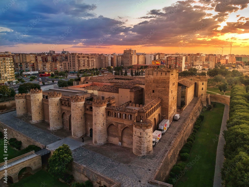 Fototapeta premium Atardecer en Aljaferia de Zaragoza