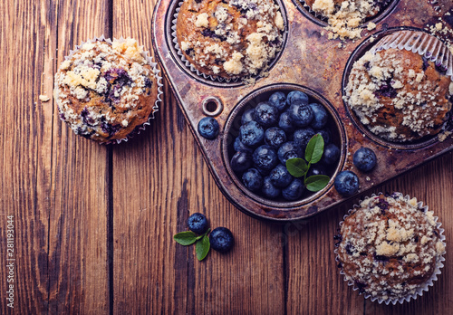 Blueberry muffins with streusel