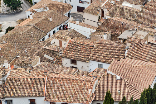 Valokuva Spanish tile roofs in a town in Spain