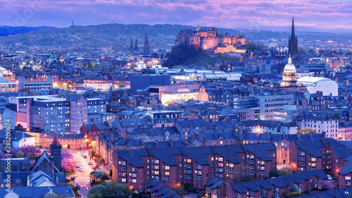night view of the city of Edinburgh