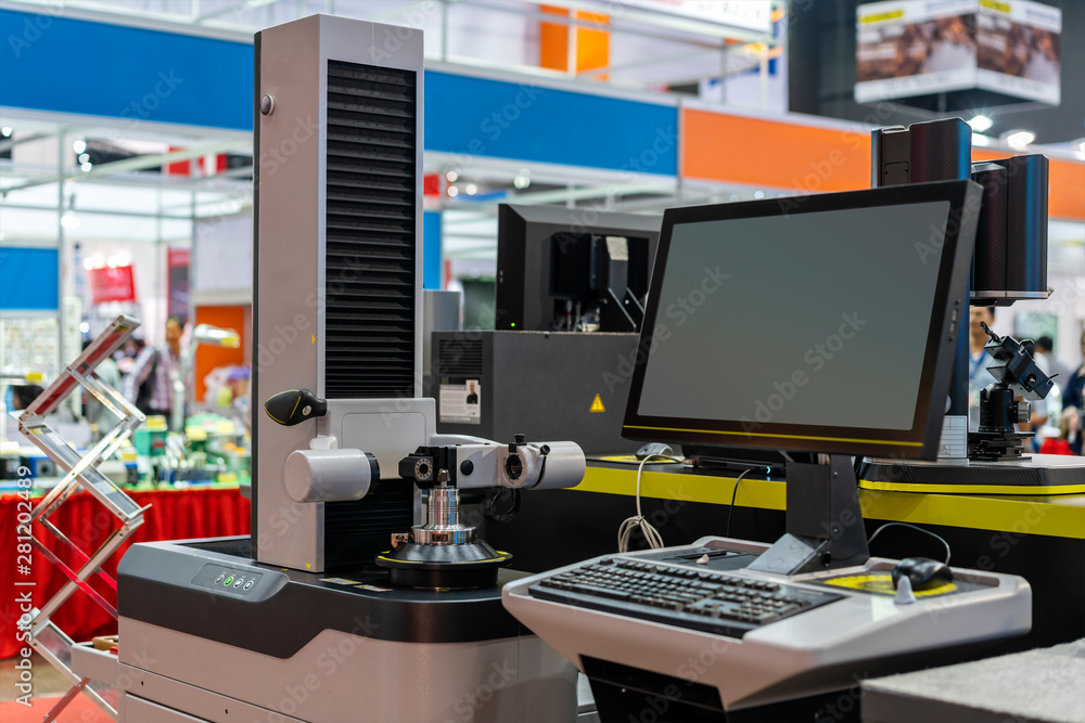 Naklejka premium insert tip or cutting tools for cnc machining center or lathe machine during inspection dimension diameter shape appearance etc by automatic high technology and precision presetting measuring machine