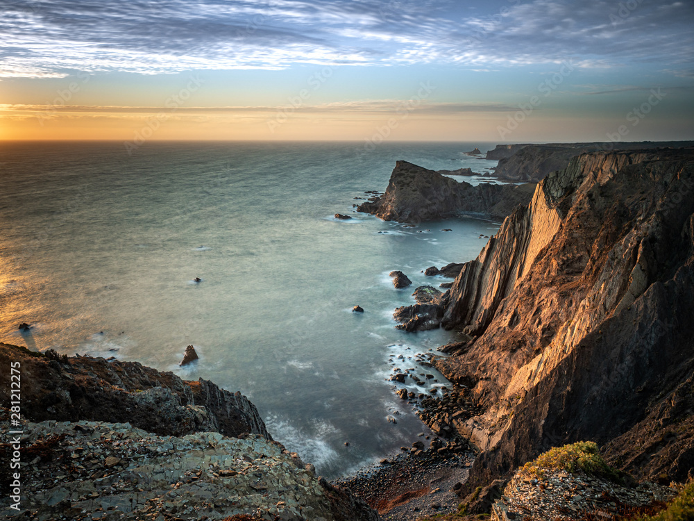 Fototapeta premium Sunset at the cliffs in Arrifana