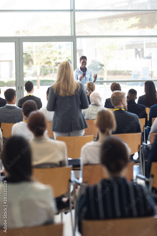Εκτύπωση καμβά Young African american businesswoman doing speech and answering questions in con