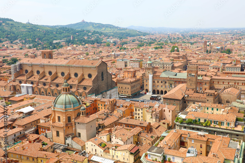 Obraz premium Bologna cityscape of the old medieval town center with San Petronio Basilica on Piazza Maggiore square in Bologna, Italy
