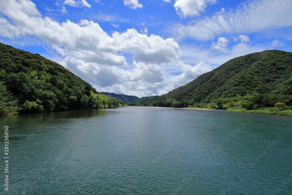 雄大な四万十川（高知県）