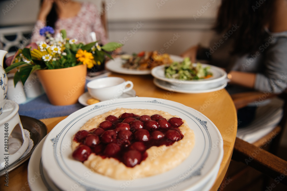 Milchreis mit Kirschen Milchreis mit Kirschen