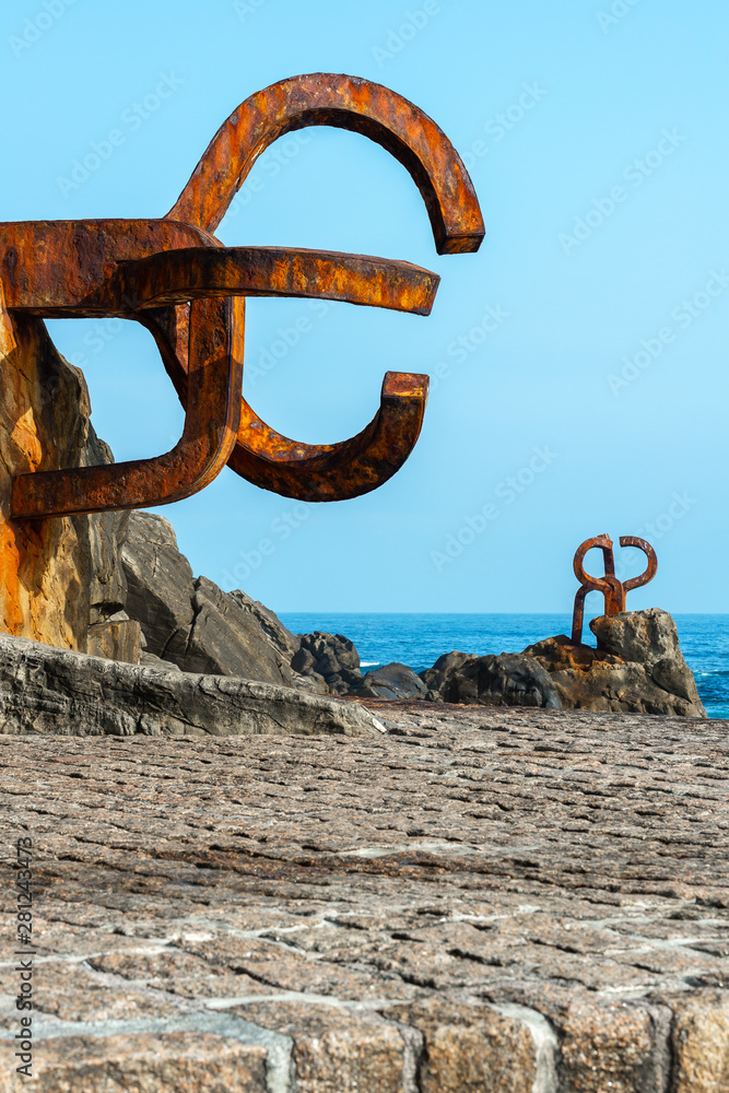 Fototapeta premium The Comb of the Wind w Donostii-San Sebastian, Hiszpania