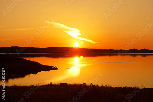 Sole di mezzanotte alle Isole Lofoten photo