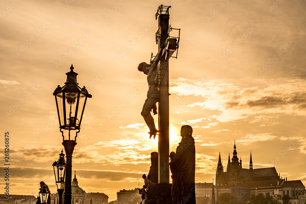 Obraz premium Charles Bridge, a historic bridge in Prague, Czech Republic.
