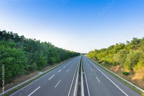 German highway on a sunny day with little traffic © Foto & Freizeit
