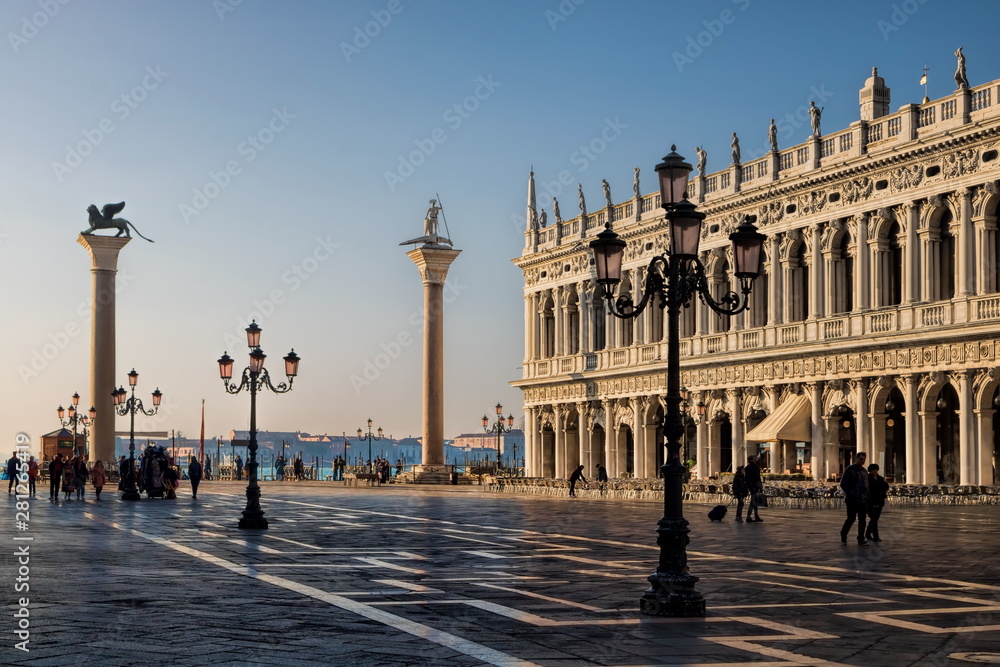 Fototapeta premium piazzetta di san marco in venedig am frühen morgen, italien
