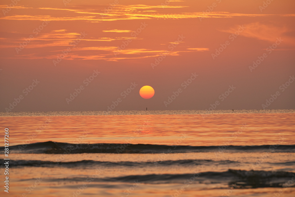 sunrise skyline in th seascape and wave foreground