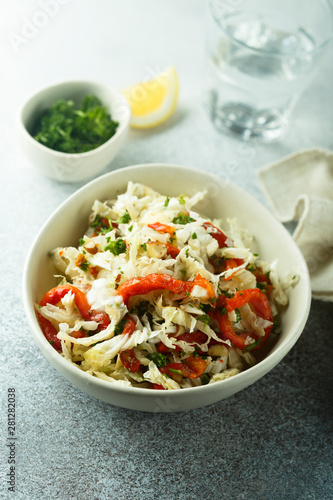 Cabbage salad with roasted pepper