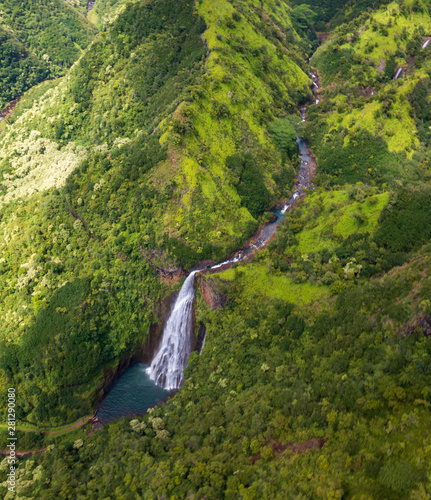 Kauai Wasserfälle Jurassic Falls im Jungel von Hawaii Napali Coast