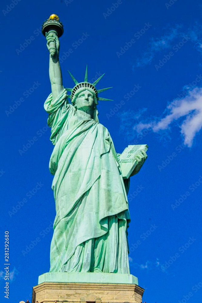 Fototapeta premium the liberty with blue sky