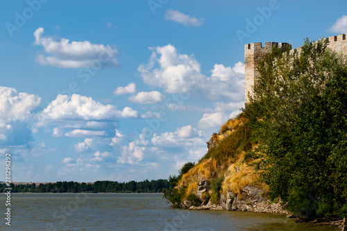 Fototapeta Naklejka Na Ścianę i Meble -  Fortress Ram on river Danube