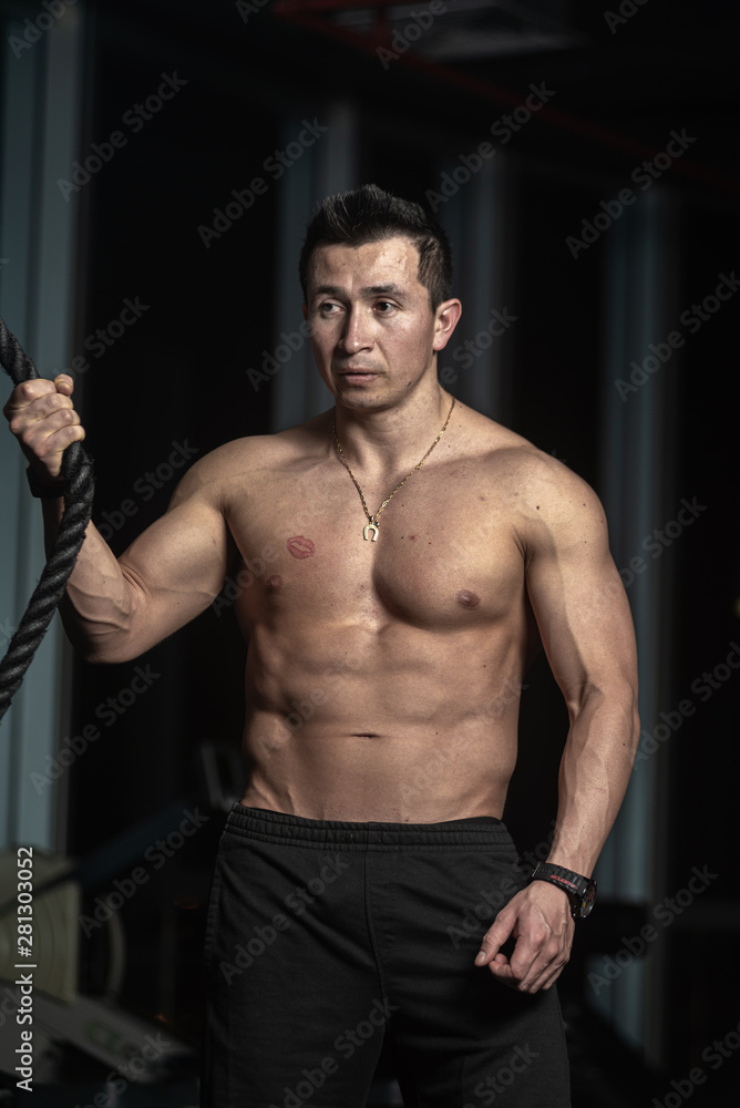 Fitness Hombre gym outfit muscle Stock Photo