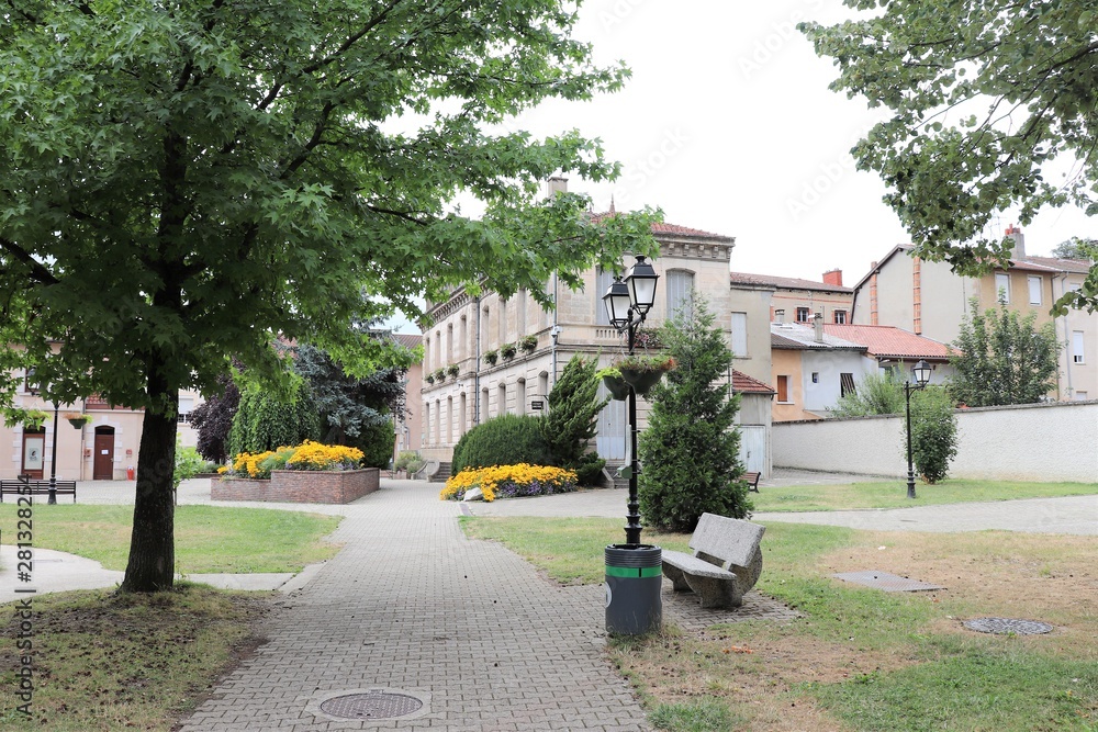 Parc public jardin de ville dans le village de Saint Jean de Bournay -  Département Isère - France Photos | Adobe Stock