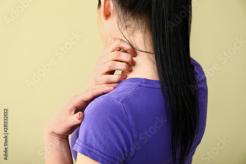 Young woman with skin aller...