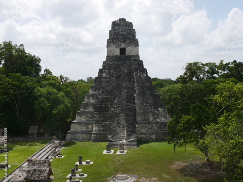 Tikal Guatemala Peten Maya Tempel I Stufentempel antike Tempelanlage Stele Stelen Palast Dynastie Stadt Mayastadt Regenwald Urwald Wald Zivilisation Mittelamerika Pyramide National Siedlung Kultur 