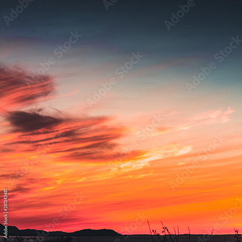 Fototapeta Naklejka Na Ścianę i Meble -  red sky with clouds