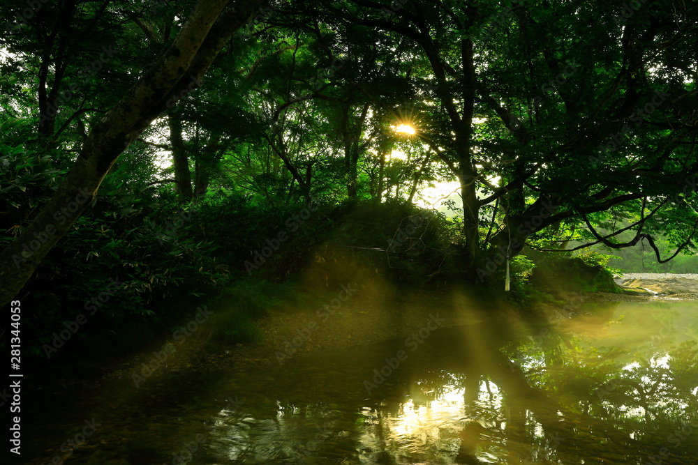 Obraz premium 岩手県西和賀町 夏の弁天島