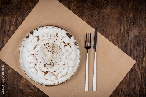 Obraz na płótnie Empty plate with fork and knife on colored wooden background, top view, copy space, mock-up w salonie