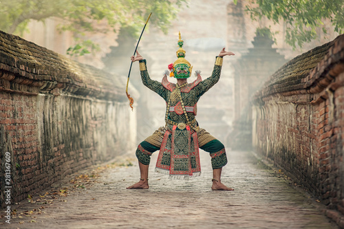 Fotografie Art culture Thailand Dancing in masked khon(Mime) in literature ramayana,Tos-Sa-Kan is character in thailand,A mime or mime artist is a person who uses mime as a performance art