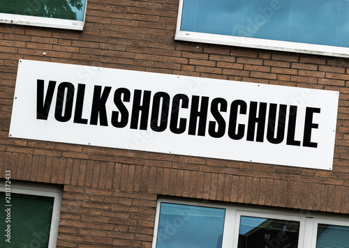 Volkshochschule Eingangsschild