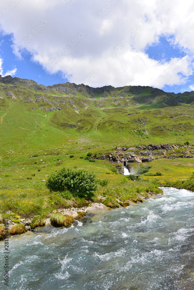 Zeinisbach zwischen Vorarlberg und Tirol Zeinisbach zwischen Vorarlberg und Tirol