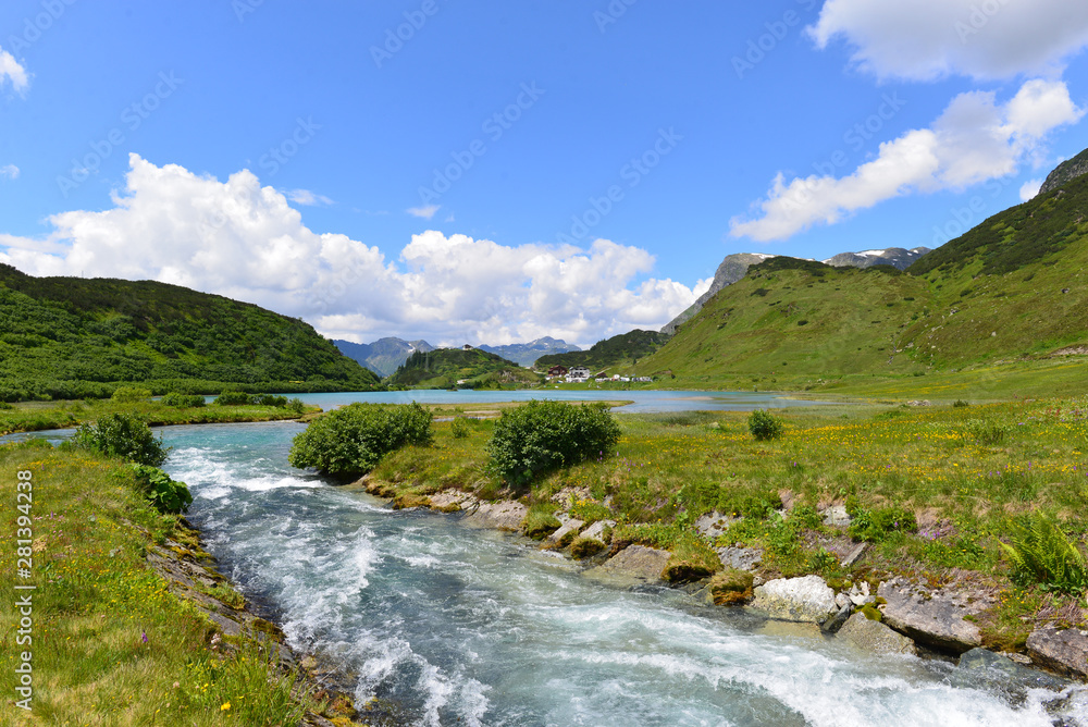 Zeinisbach zwischen Vorarlberg und Tirol Zeinisbach zwischen Vorarlberg und Tirol