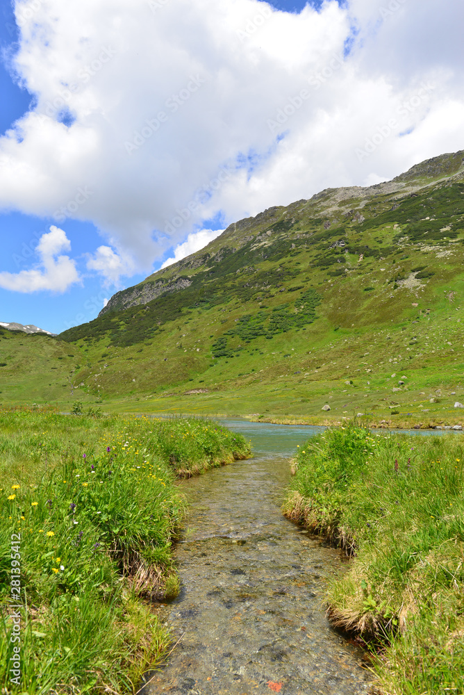 Zeinisbach zwischen Vorarlberg und Tirol