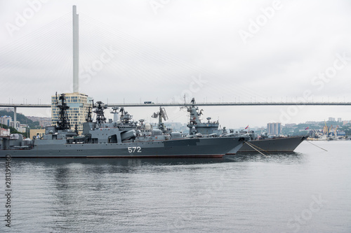 ウラジオストク港に停泊する艦船
