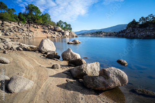 Bild auf Leinwand Calma en el pantano del Burguillo. Avila. Españ. Europa.