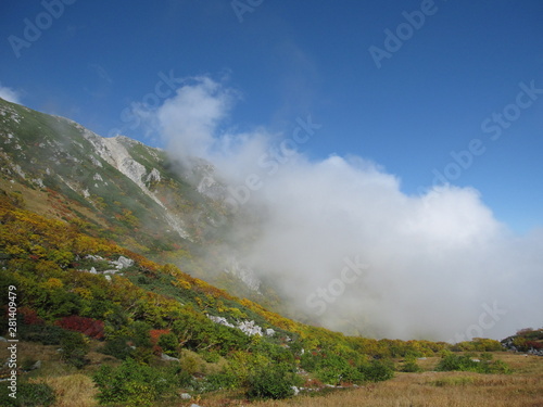 秋の千畳敷カールと雲