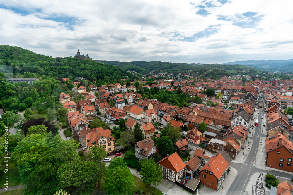 Stadtansicht von Wernigerode. Blick von oben auf die Stadt