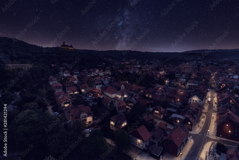 Fototapeta premium Wernigerode in der Nacht von oben