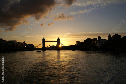 фотографія Vue du London Bridge à Londres sous un couché de soleil